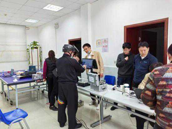 普陀区甘泉市场监管所认真开展电子秤便民检定活动