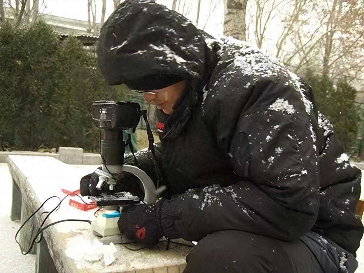雪花摄影发烧友：用微镜头留住“云端的礼物”