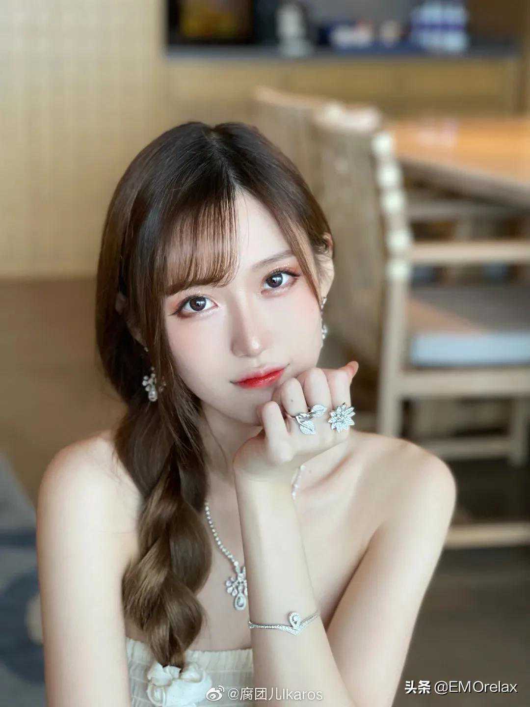 “腐团儿”，一个精致的女生