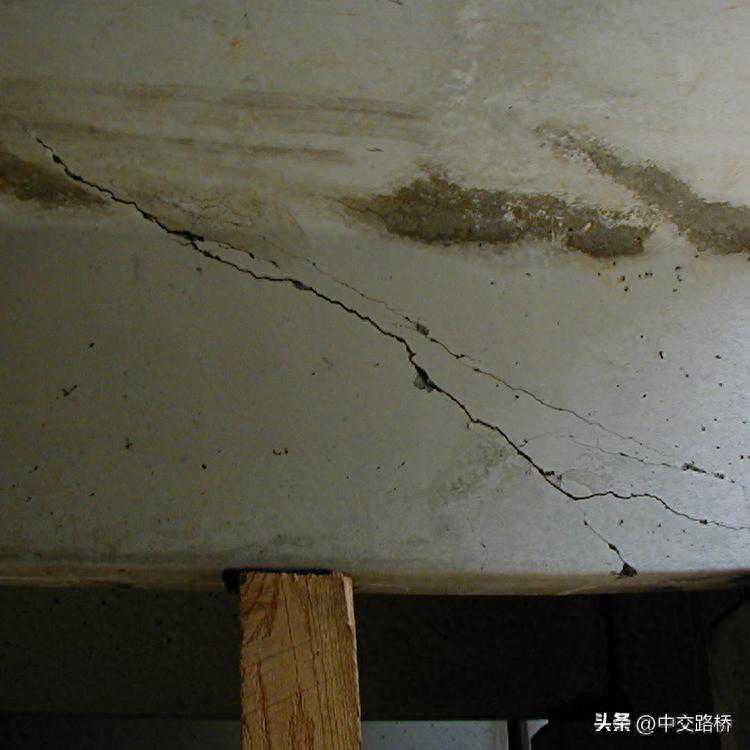 桥梁裂缝检测：守护桥梁安全的“透视镜”