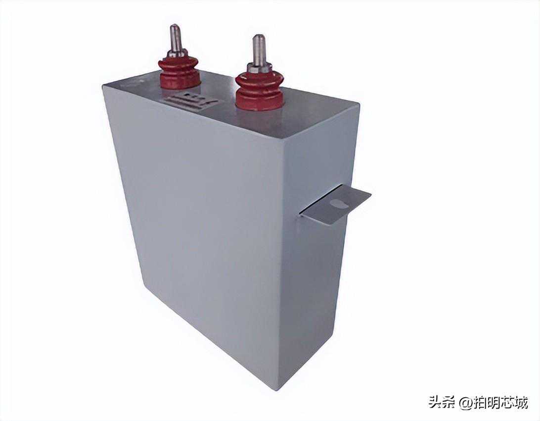 什么是脉冲电容器？