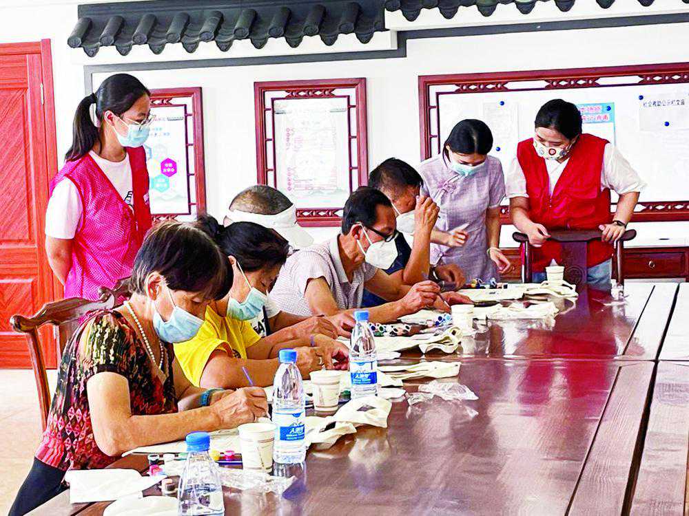 学做环保布袋 争当环保达人