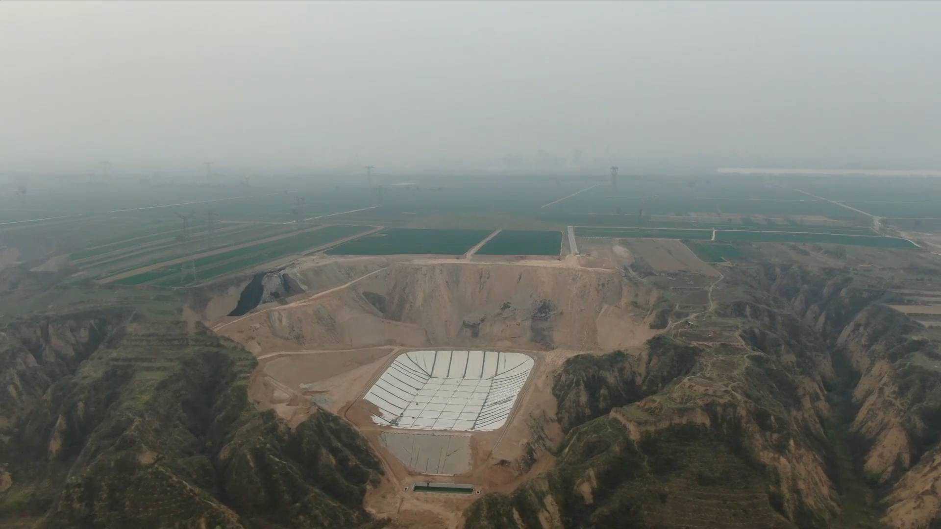 工业固废肆意倾倒 村集体靠垃圾场增收