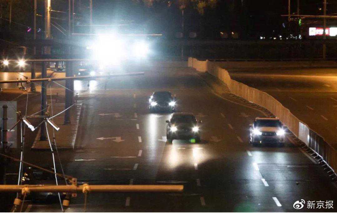 监控补光灯“亮瞎眼”，道路安全别顾此失彼