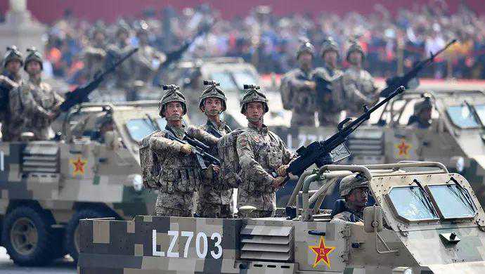 新式迷彩服将配发全军，此前在国庆阅兵亮相
