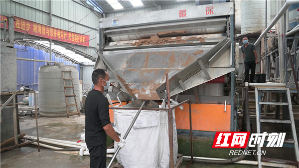 被誉为石中“白金”的海泡石 可以过滤尼古丁