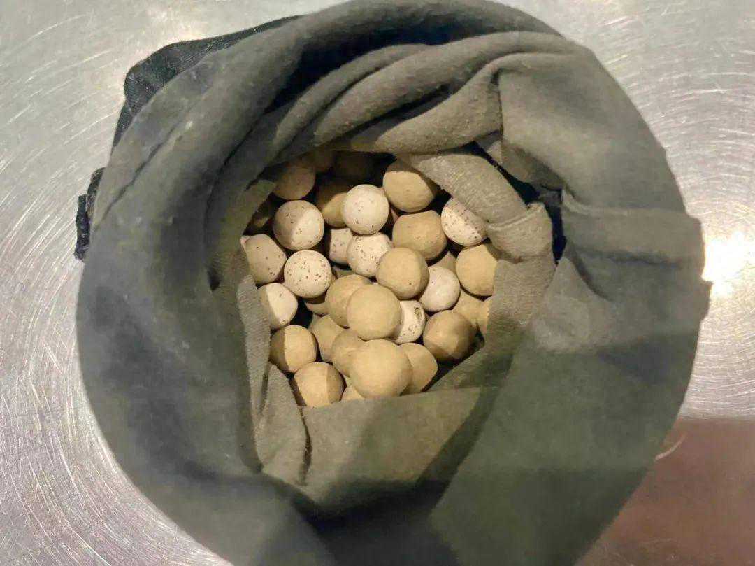 游客入境携带核辐射超千倍“保健石