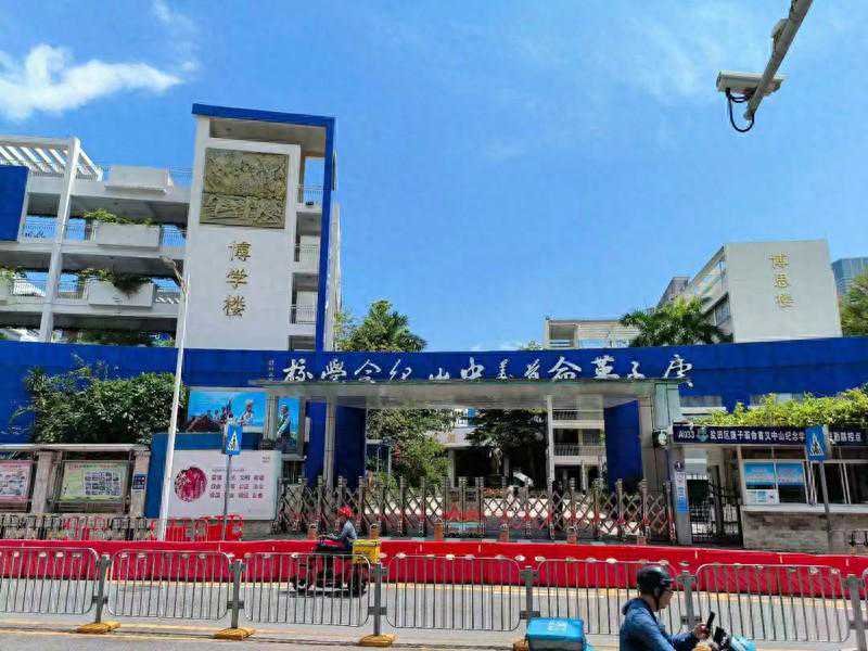 学校可移动小摆闸的介绍和安装注意事项