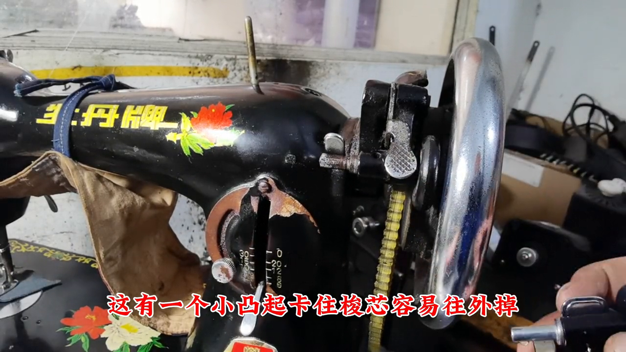 缝纫机上的打线器，如何更换？