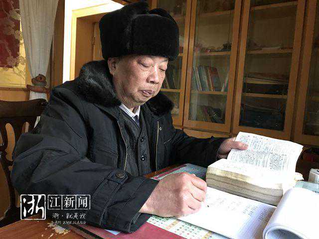 怕失传 他用30多年编了3本湖州方言集