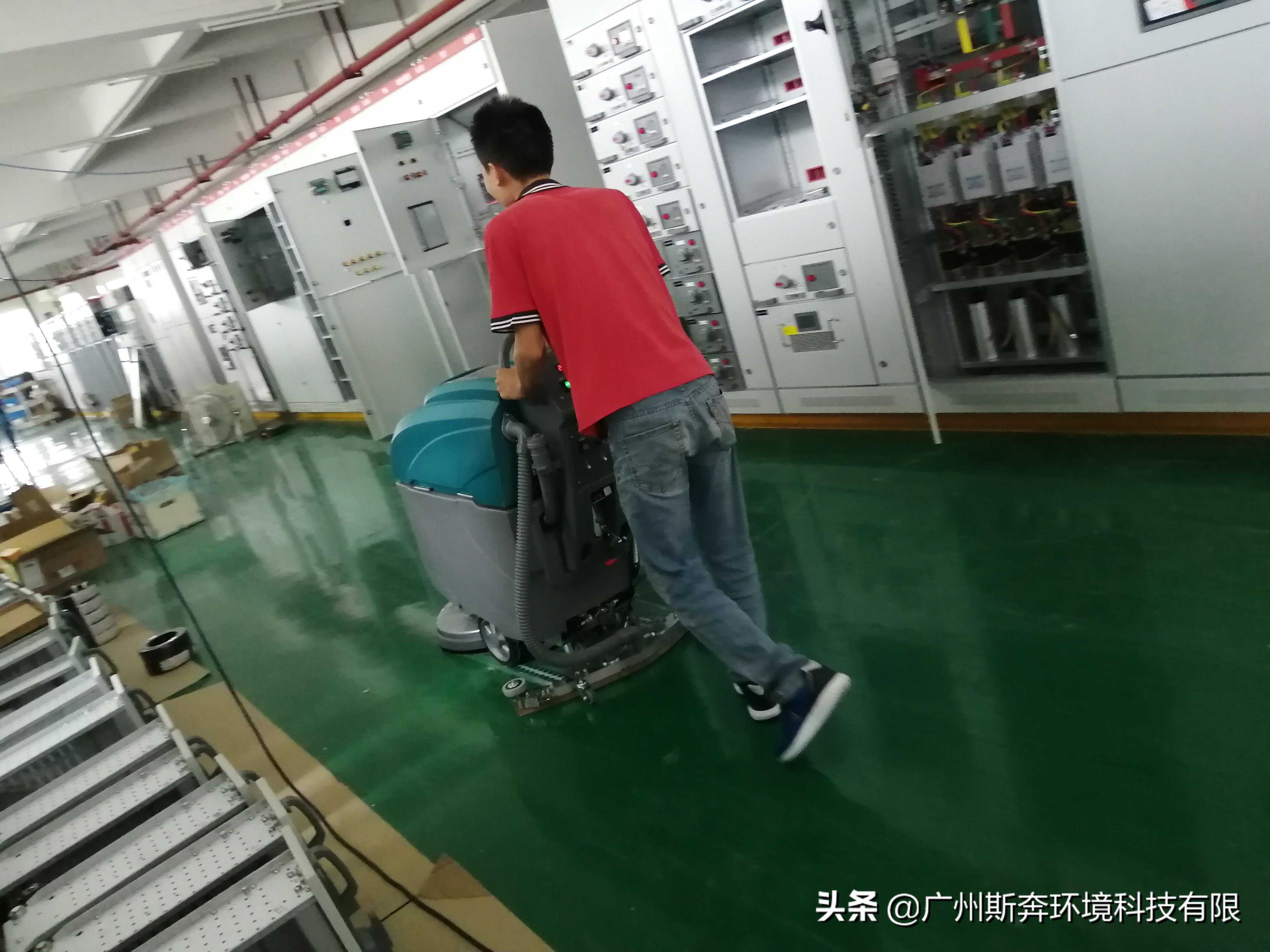 洗地机更换刷盘装不上？学会这招5秒解决