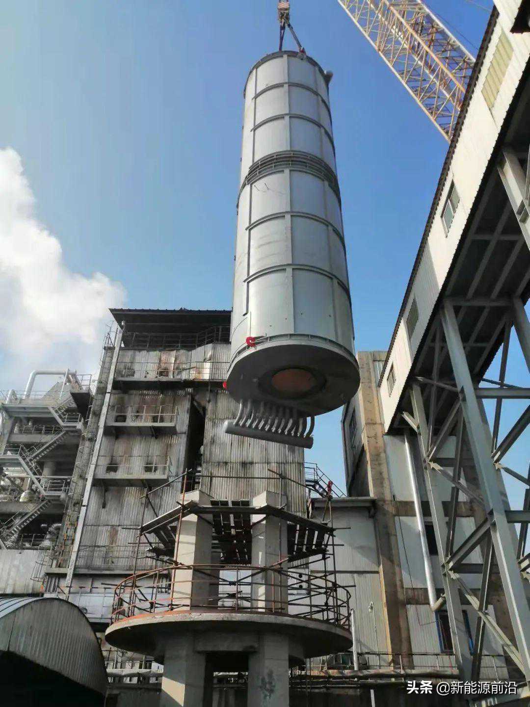 新疆金象公司全面吹响熔盐炉技改投吊装完成